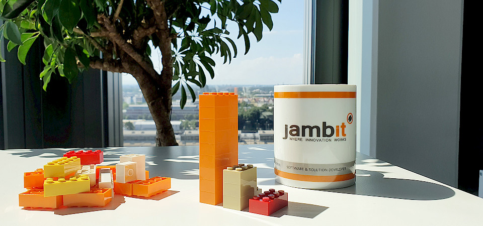 Big Data Trainings bei jambit: Legosteine visualisieren ungeordnete und geordnete Daten