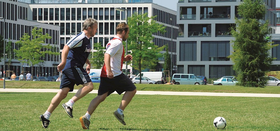 jambitees beim Fußballspielen