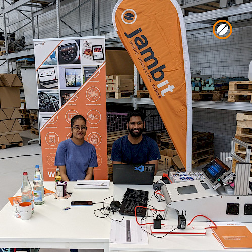 Projektteam aus Studierenden bei der jambit Challenge zum Hackathon 2022 der Arena2036