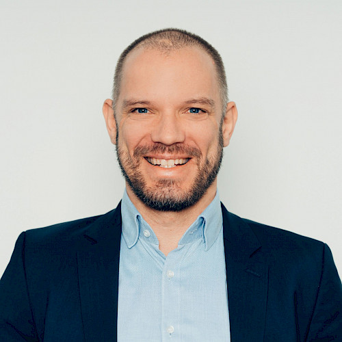 Oliver Fürst Senior Sales Manager