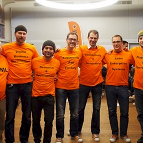 Die BU-Leiter in T-Shirts mit den neuen BU-Namen