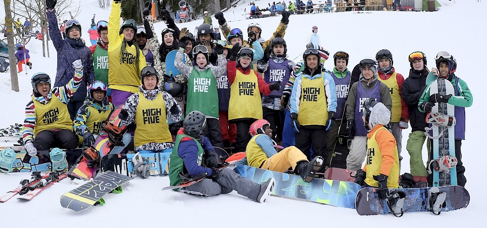 HIGH FIVE fährt Snowboard